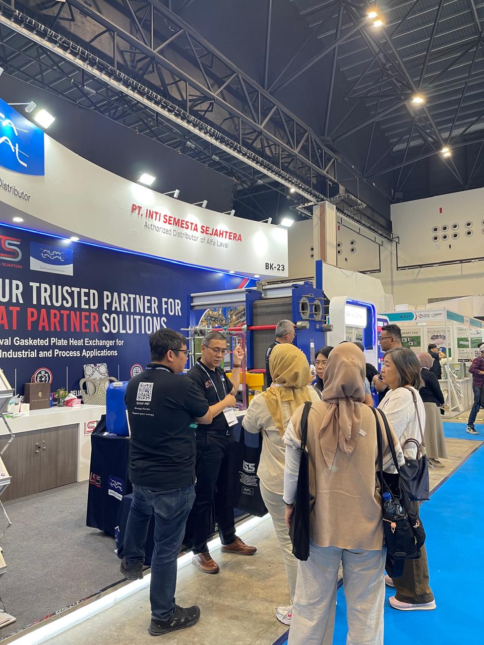 RHVAC Indonesia 2026 exhibition booth with visitor